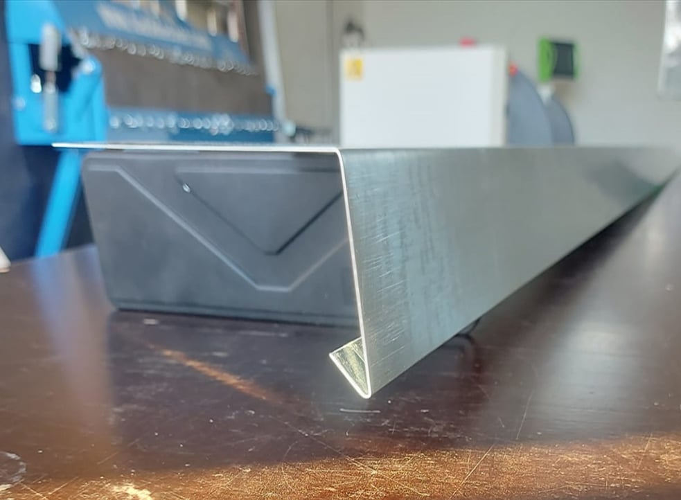 Dachrinnen-Einhang für Flachdach aus Rheinzink Titanzink 0,7 mm walzblank